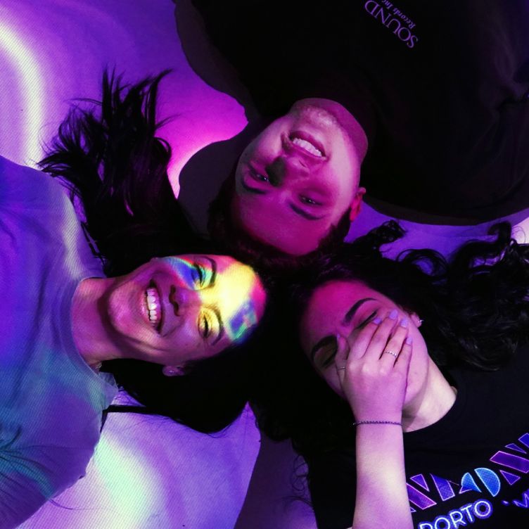 Neonia Porto - Une expérience interactive pour une sortie entre amis ou en famille
