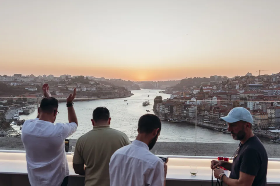 Bar avec vue imprenable sur le Douro à Porto