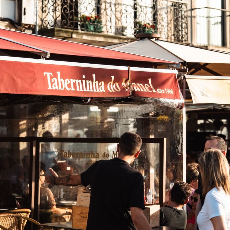 Taberninha do Manel - Tapas et spécialités dans une référence gastronomique de Ribeira de Gaia
