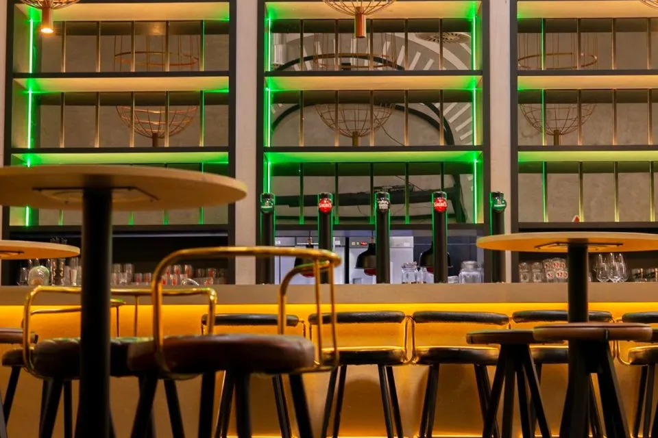 Cocktails, musique et ambiance décontractée au ...