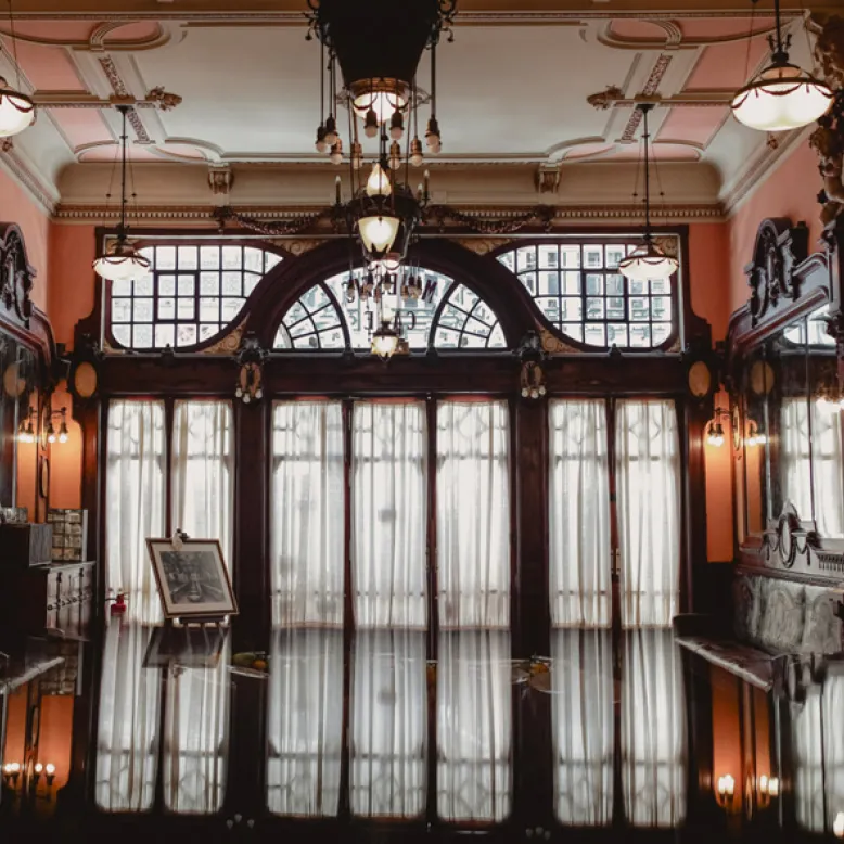 Majestic Café